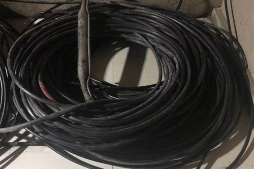 訊電纜被盜割，警方雷霆出擊抓獲犯罪嫌疑人 